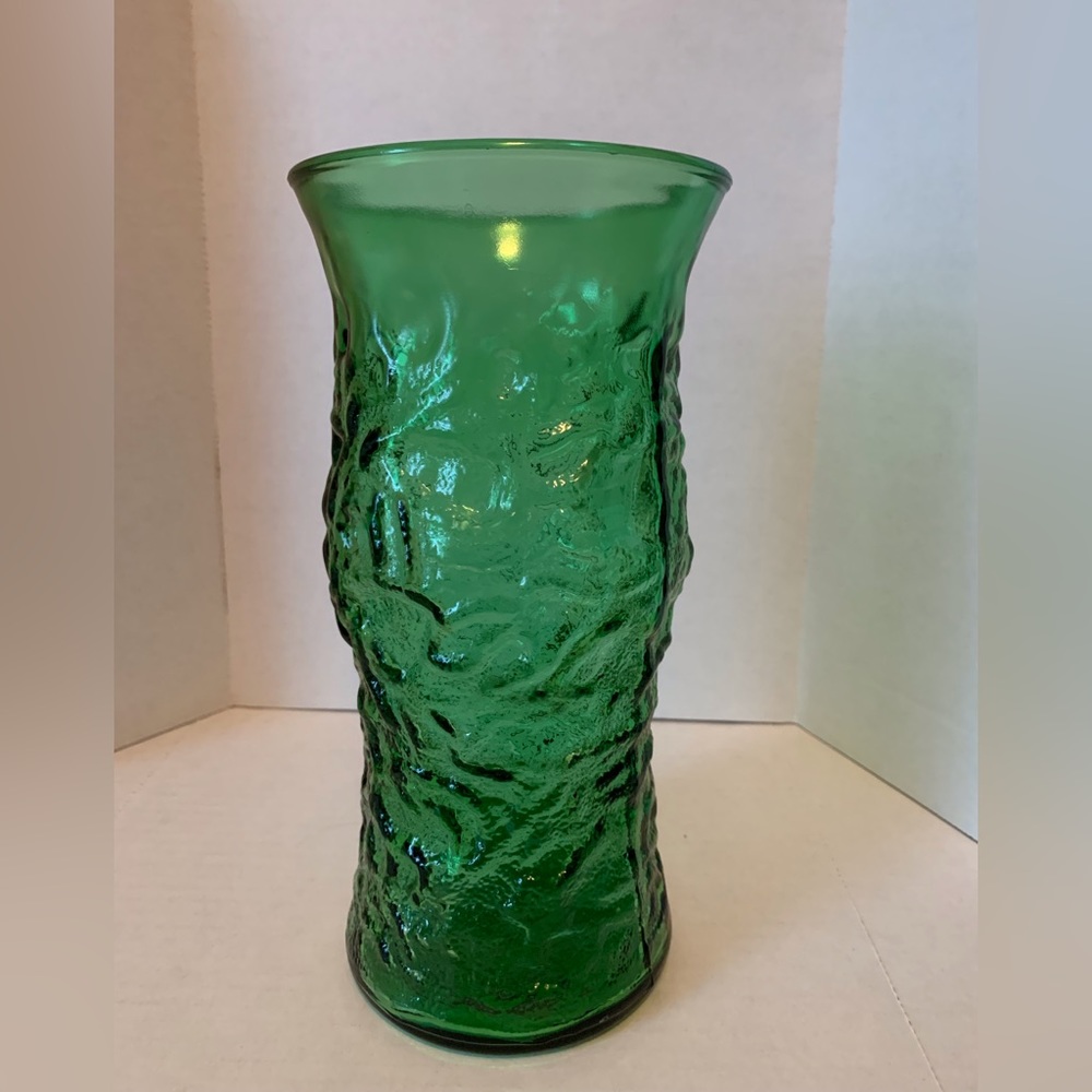 Vintage E. O. Brody Emerald Green Crinkle Glass Vase 9.5” Tall